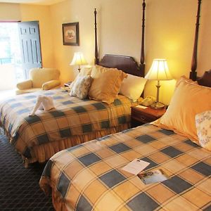 Superior Double Queen Room Parkway View Shared Balcony Rocking Chairs